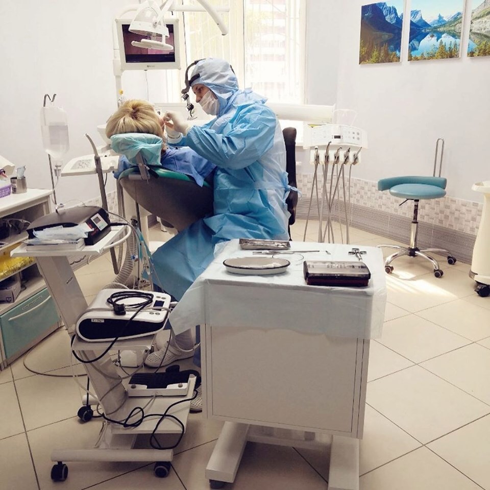 Đèn phẫu thuật kèm kính lúp Headlamp Dr Kim Hàn Quốc