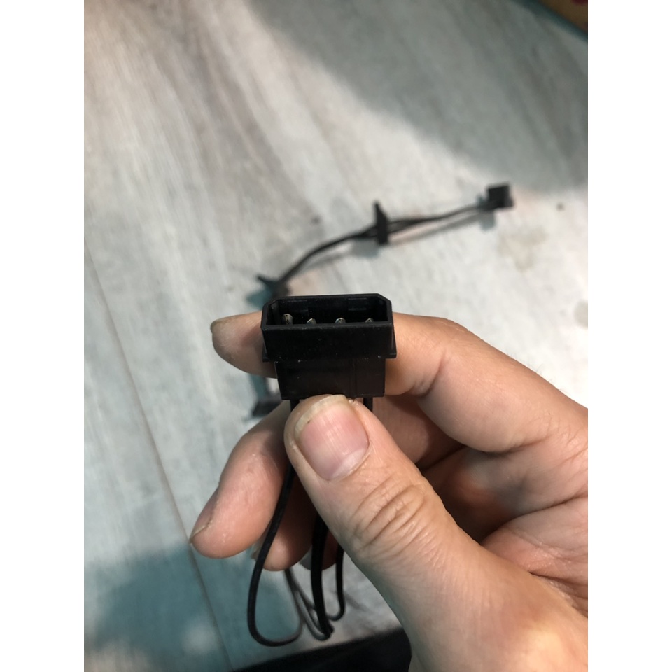 Dây Chuyển Đổi 1 Molex 4pin sang 5 sata 15pin Dài 40cm