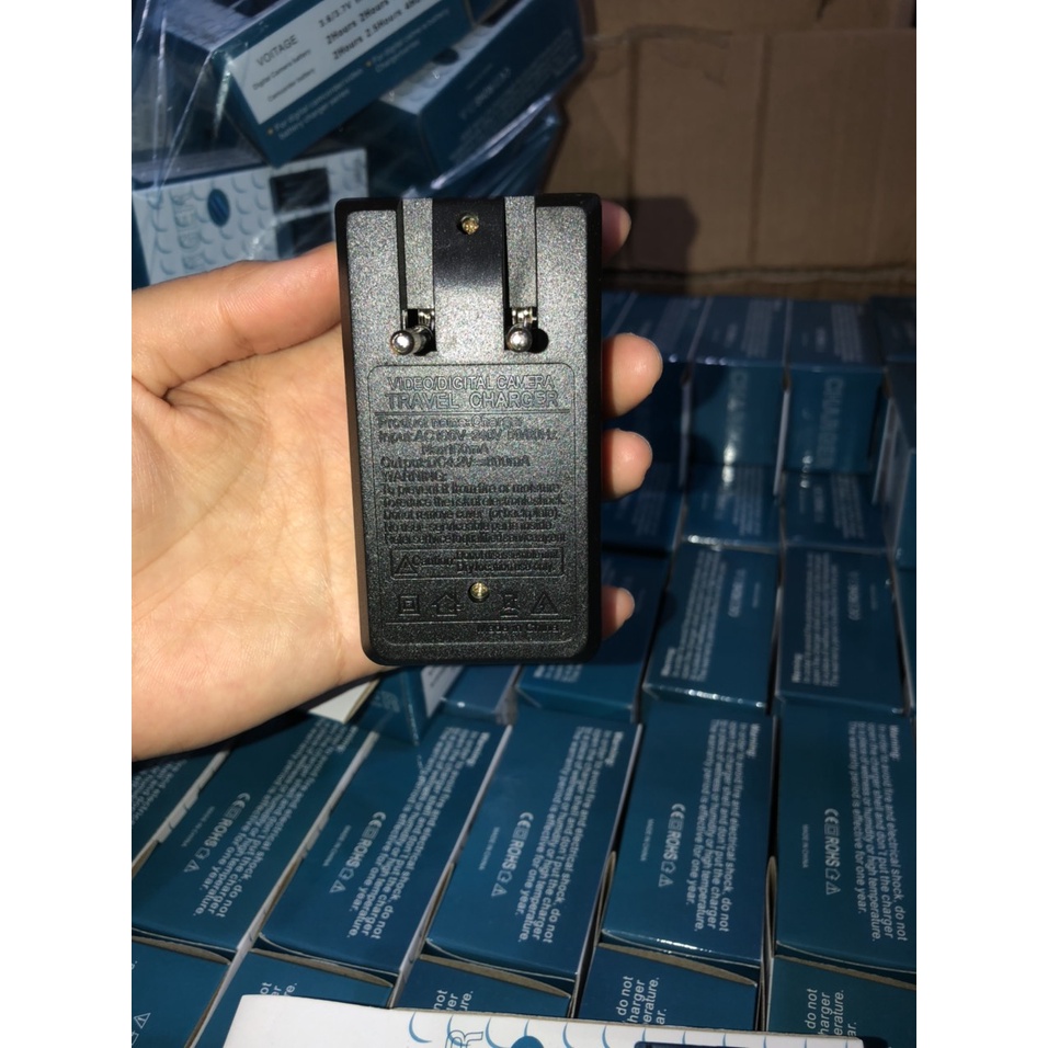 Sạc pin 18560, nhỏ gọn, dễ sử dụng
