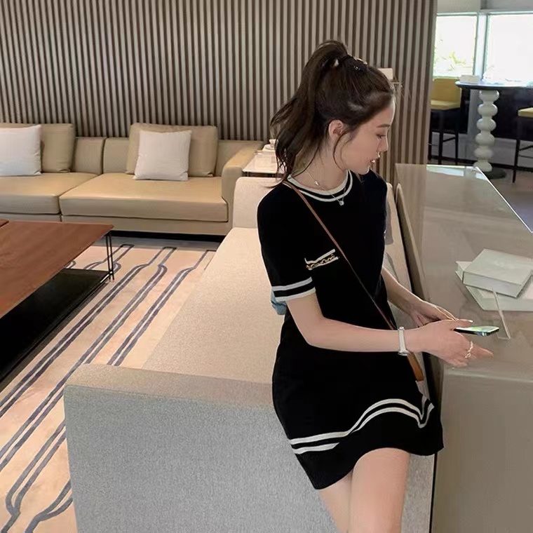 Đầm Dệt Kim Ngắn Tay Cổ Tròn Họa Tiết Kẻ Sọc Phong Cách Vintage Pháp