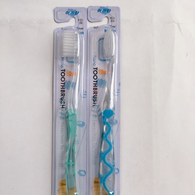 1 hộp bàn chải Hàn Quốc 09