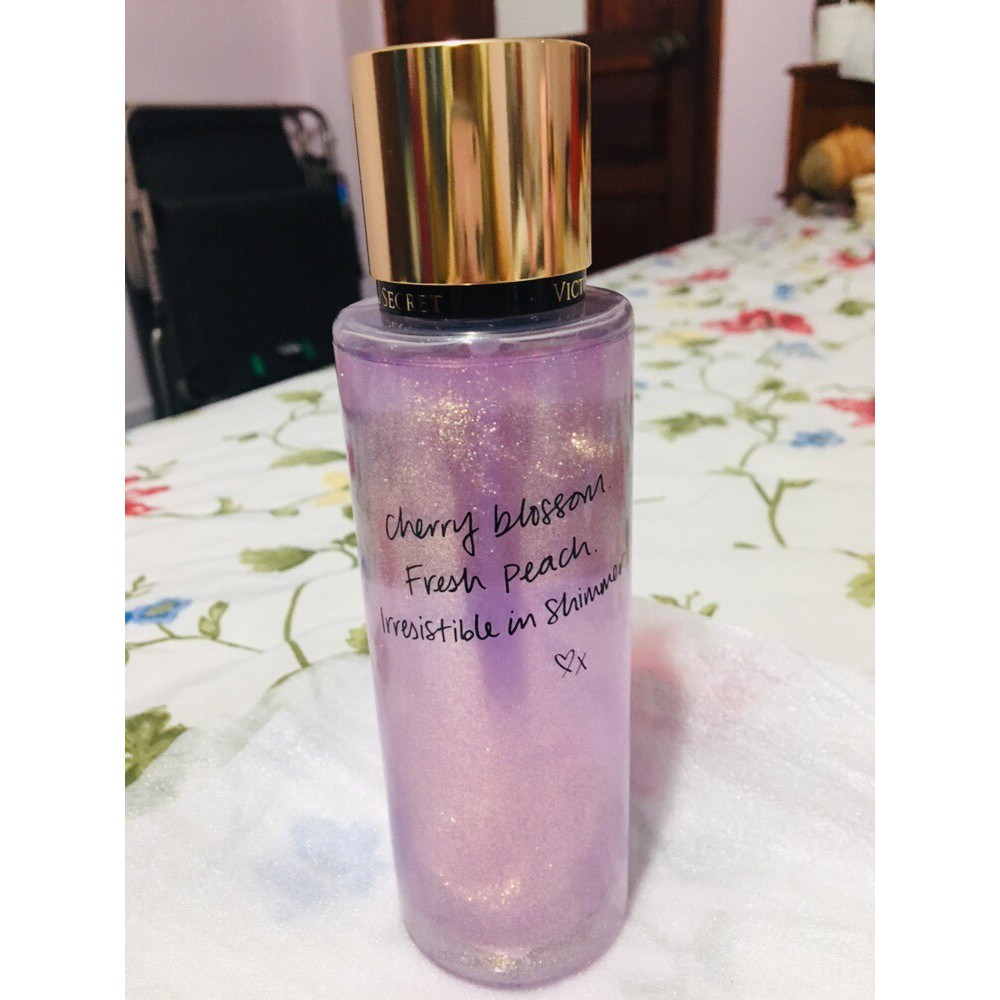 {Bill Mỹ} {Chuẩn Auth} {Best Seller} Love Spell Victoria's Secret VS xịt thơm hương nước hoa có kim tuyến 250ml