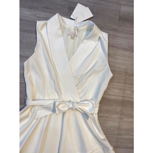 Đầm ted baker dư xịn màu trắng