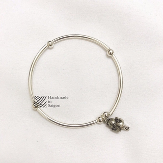 Vòng tay handmade charm Mèo may mắn - Handmade in Saigon