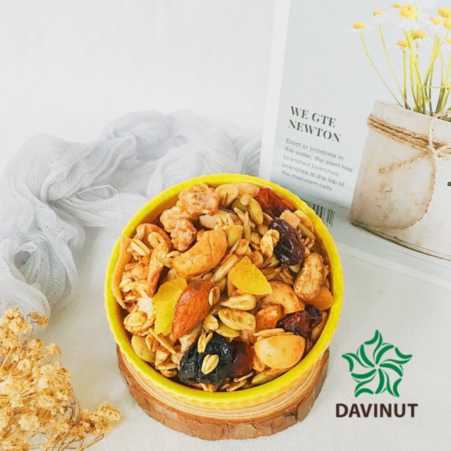 Granola không đường 500g Davinut 50% hạt và quả sấy khô, 50% yến mạch granola giảm cân ăn sáng ít ngọt ăn kiêng