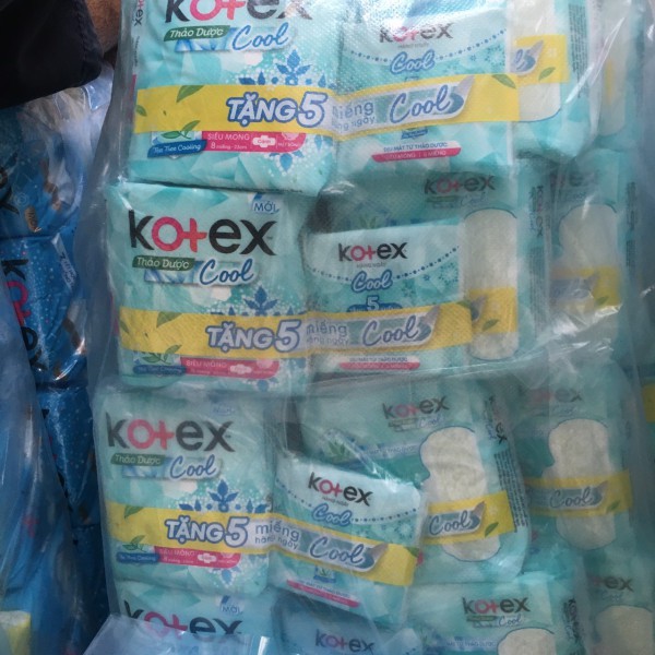 8 gói Băng vệ sinh Kotex thảo dược max cool siêu mỏng cánh gói 8 miếng tặng thẻ cào