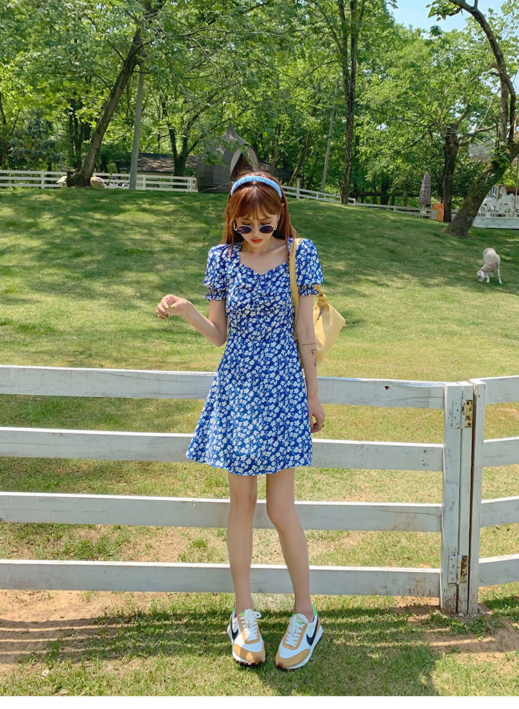 Váy midi dài 2021, đầm dài qua gố xòe hoa nhí cổ v đẹp màu đen thời trang hàn quốc | BigBuy360 - bigbuy360.vn