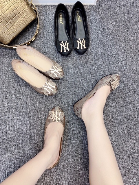 Giày bệt mũi tròn khuy NY đen nâu | BigBuy360 - bigbuy360.vn