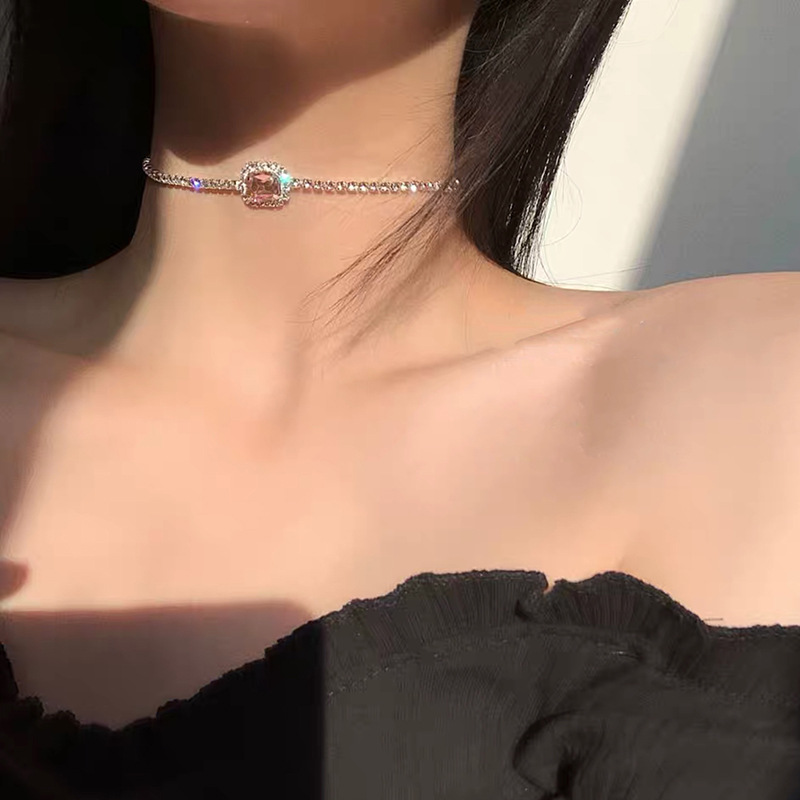 vòng cổ Mặt Vuông Đính Đá Pha Lê Lấp Lánh