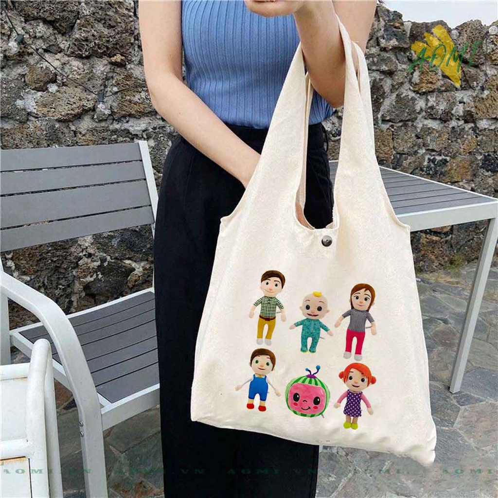TOTE CANVAS COCOMELON FORM TRÒN TÚI VẢI ĐEO VAI BAG NÚT BẤM SIZE LỚN AOMIVN DU LỊCH DẠO PHỐ CÁ TÍNH