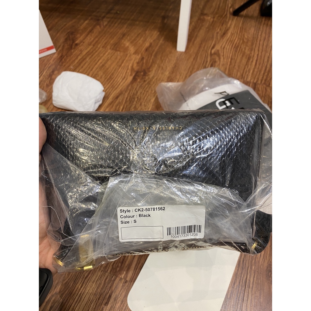 Túi Ck đeo vai mã 50781562 size 20