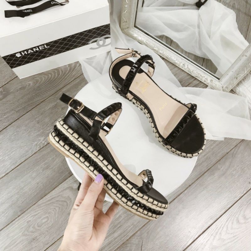 Dép đế xuồng louboutjn
