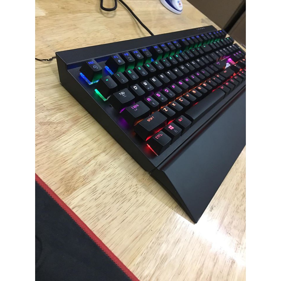 Phím cơ chuyên game TOMATO S250 đèn led được sử dụng nhiều hiện nay