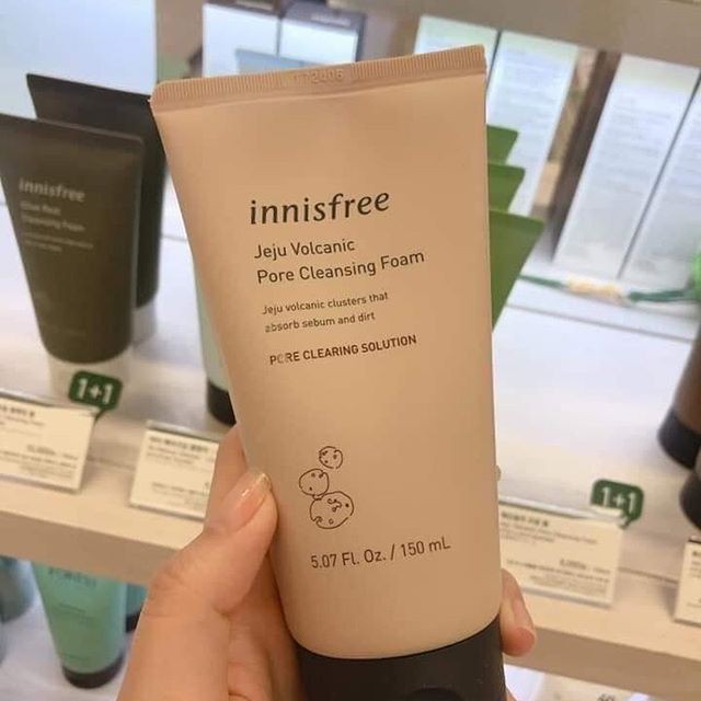 [New 2019] Sữa Rửa Mặt Tro Núi Lửa GIẢM Đầu Đen, Bã Nhờn Innisfree Jeju Volcanic Pore Cleansing Foam 150ml