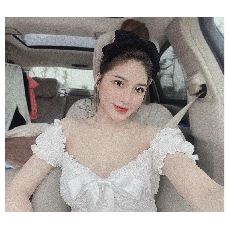 Váy trắng buộc nơ cổ