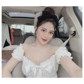 Váy trắng buộc nơ cổ