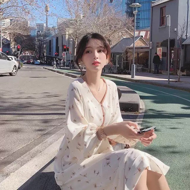 Đầm hoa cổ V tay dài phong cách đường phố Hàn Quốc size M-2XL | BigBuy360 - bigbuy360.vn