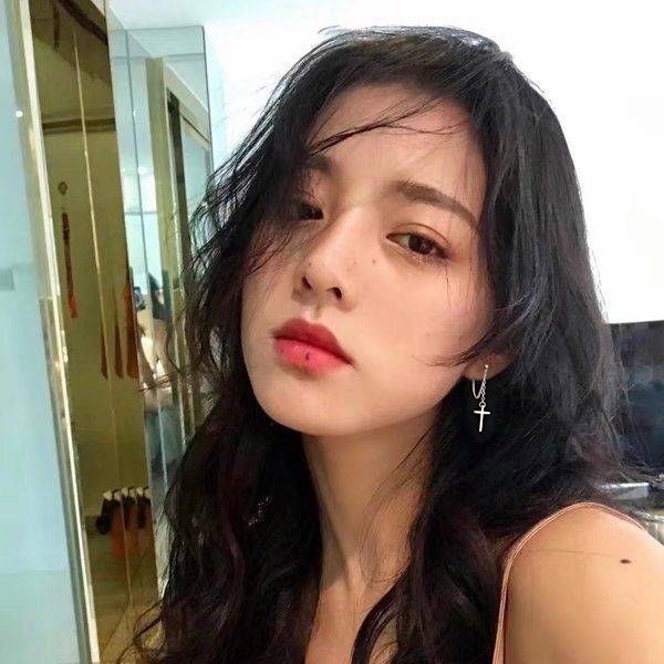 Khuyên tai mặt hình cây thánh giá đơn giản