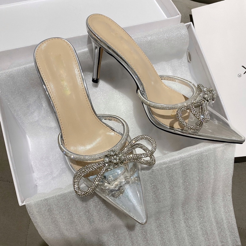 Giày sục nơ đá trong MatchMatch sang trọng