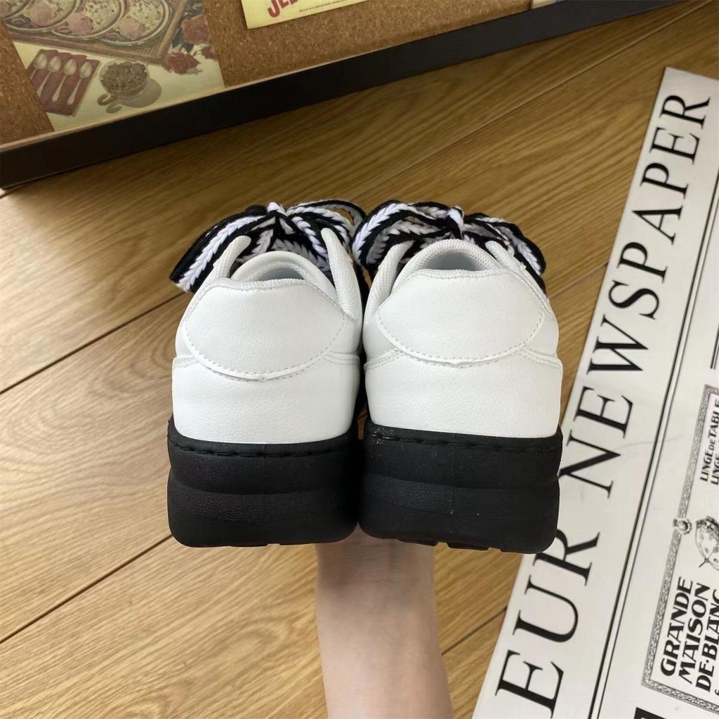Giày thể thao nữ trắng đế đen dây tết da mềm đế độn cao 4 cm sneaker ulzzang hàn quốc đi học đi chơi đẹp giá rẻ