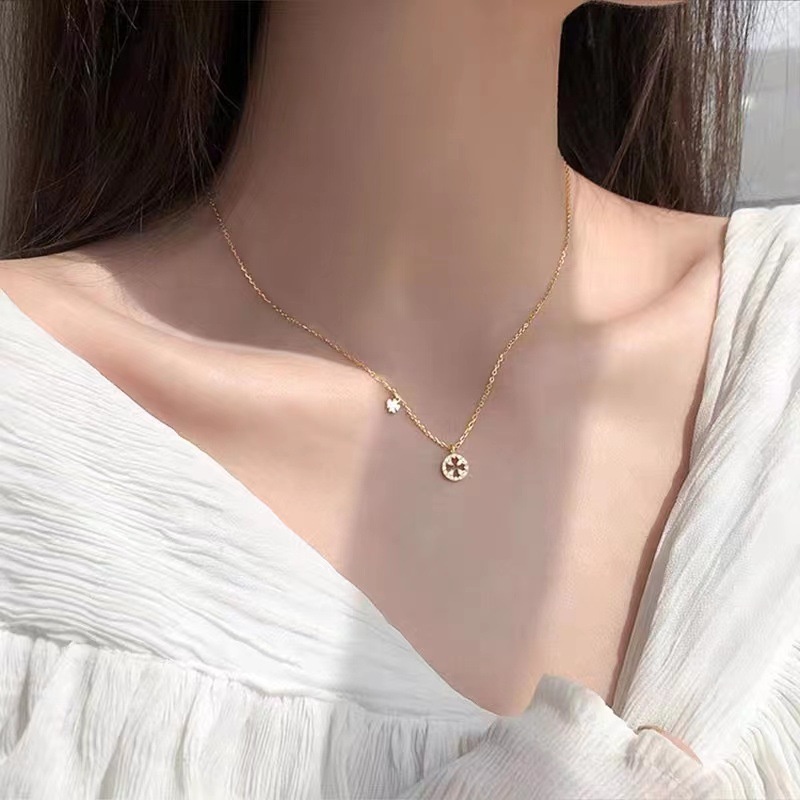 Vòng cổ Vàng May Mắn Mặt Cỏ Bốn Lá Đính Đá Kim Cương