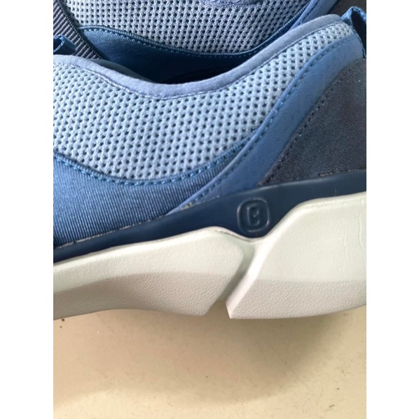 Giày thể thao Bzees