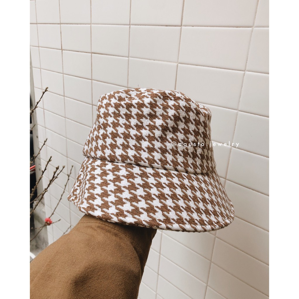 bucket hat họa tiết cánh gián