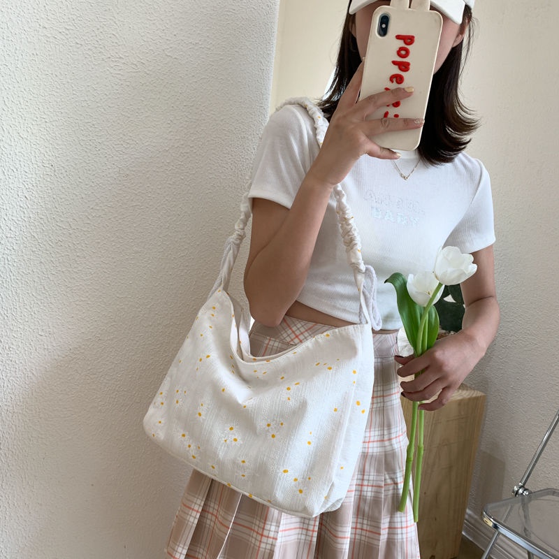 Túi Đeo Chéo Mềm Họa Tiết Hoa Cúc Nhỏ Dễ Thương Cho Nữ