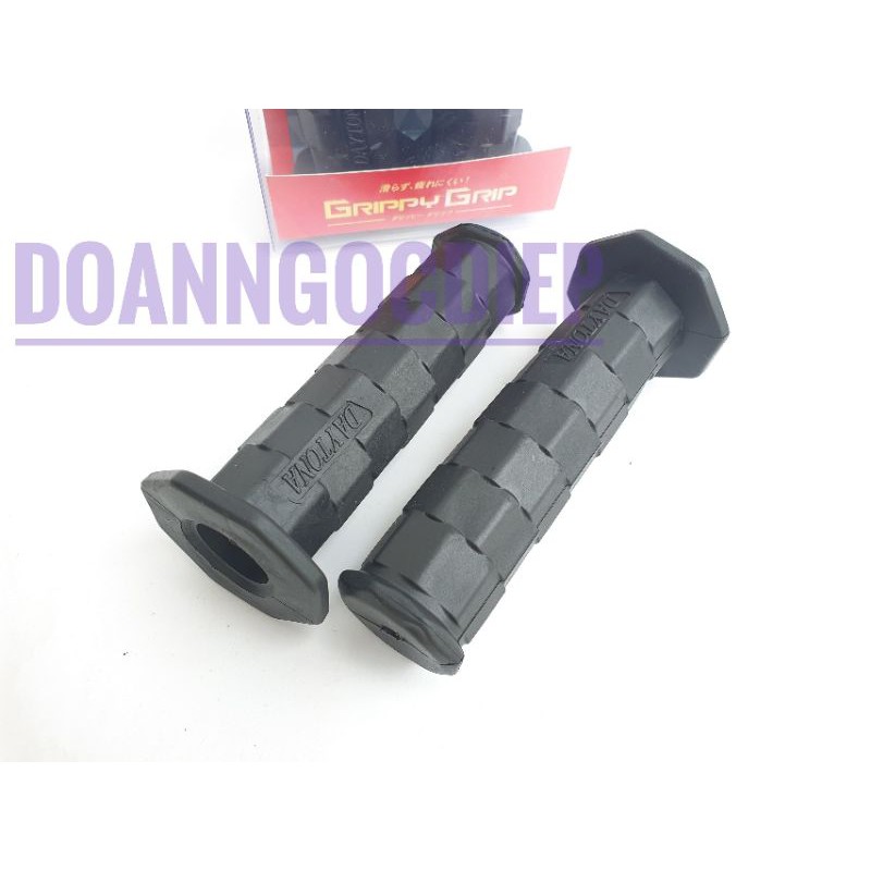 Bao tay DAYTONA kèm gù lắp mọi loại xe. cao su xịn. bám tay