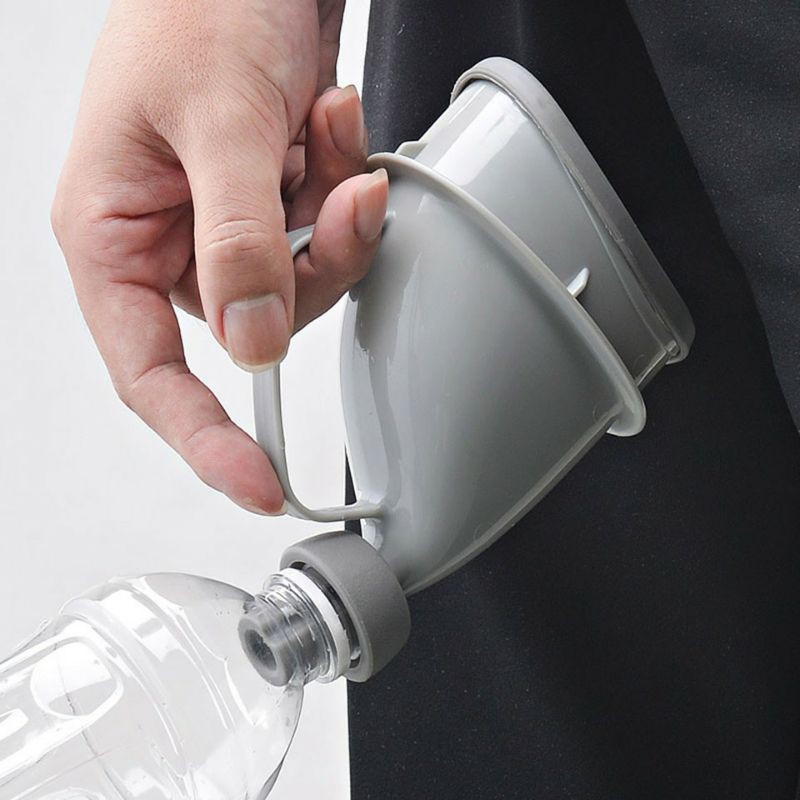 Phễu đi tiểu trên xe hơi