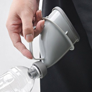 Phễu đi tiểu trên xe hơi