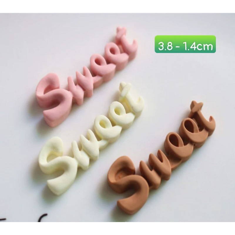 {1 cái Sweet 3.8 - 1.4cm} - STICKER PHỤ KIỆN DIY 3D DÁN ỐP ĐIỆN THỌAI BÌNH NƯỚC KẸP TÓC