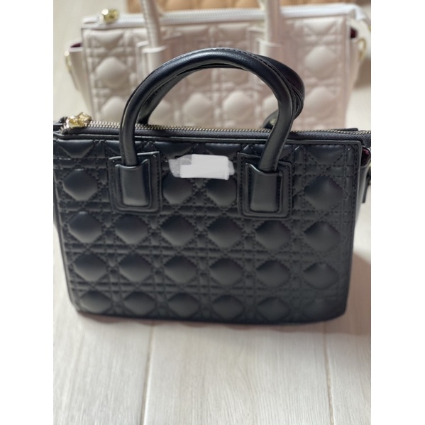 Túi cầm tay đeo chéo siz22cm.6 ô li,4 màu chọn lựa.Freeshipetra.