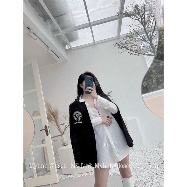 Áo sơ mi logo thom viền sọc đỏ