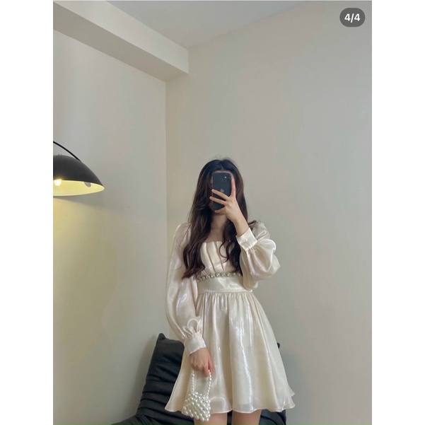 Đầm tơ xếp ly cổ vuông