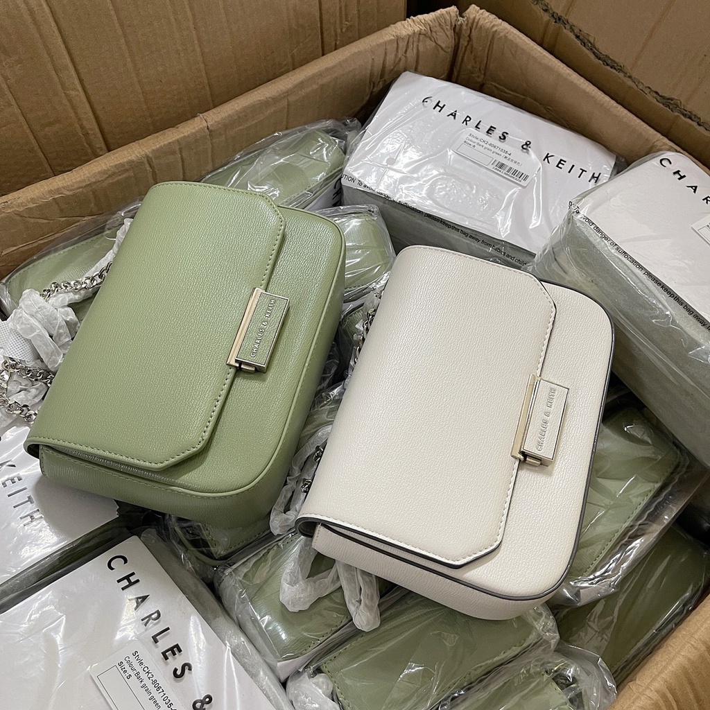 CNK matte Khoá Gạt Dáng Vuông Da Sần Dây Xích