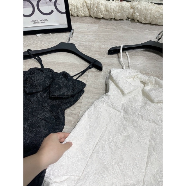 Váy body hai dây đuôi cá TIBU, Đầm nữ dáng ôm chất xốp gấm hai màu trắng đen dự tiệc đi chơi