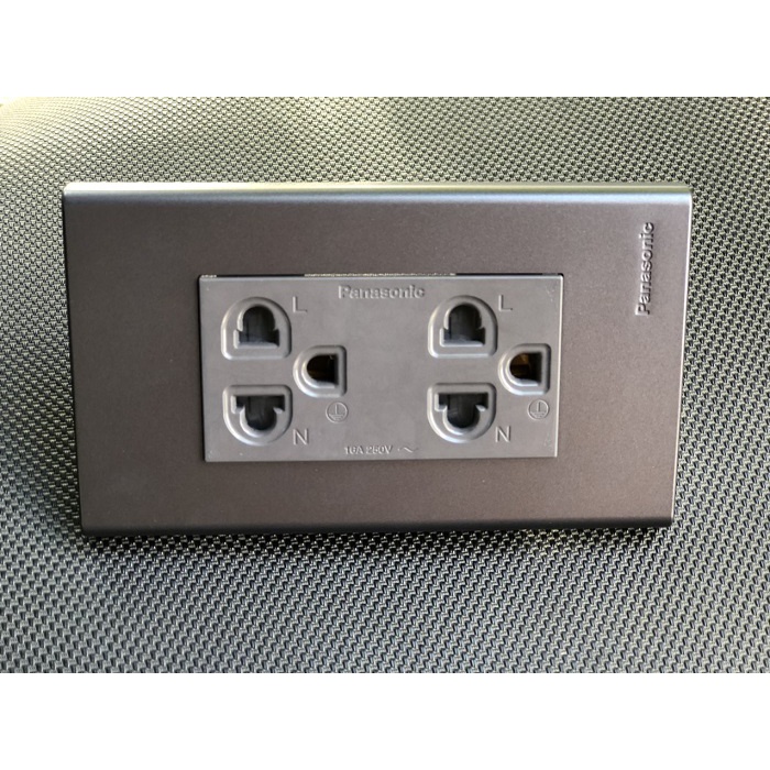 Ổ Cắm đôi 3 chấu Panasonic Đen bóng chuẩn wide - Hàng chính hãng