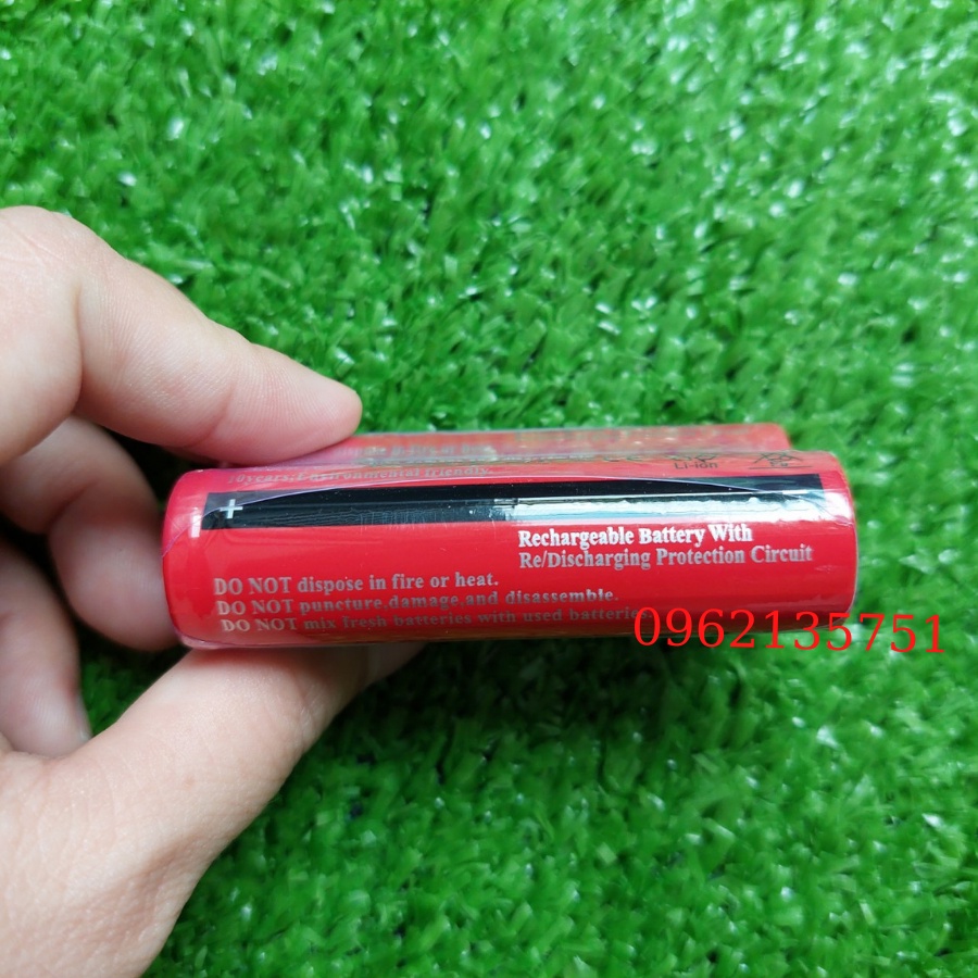 Pin sạc 3v7 7800mAh màu đỏ , xài cho đèn pin , quạt mini