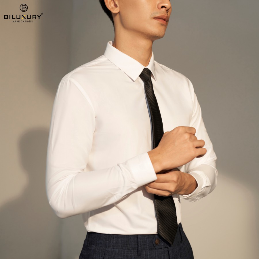 Áo sơ mi trắng dài tay Biluxury sợi vải cafe form chuẩn ít nhăn chống bám bụi 5SMDB002TRK | BigBuy360 - bigbuy360.vn