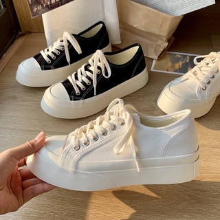 Giày sneaker nữ dáng đơn giản, đế cao trẻ trung màu đen kem, phong cách hot trend GD006