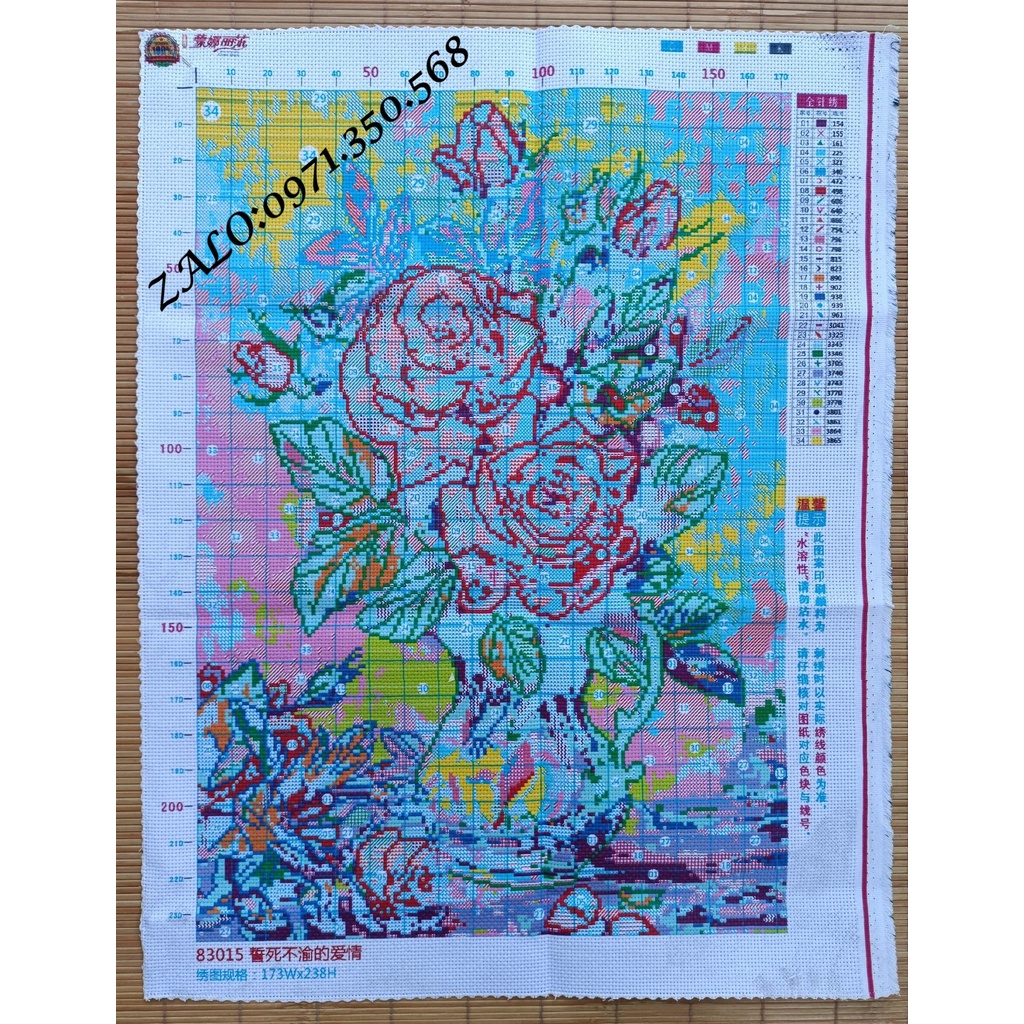 Tranh thêu kín  Bình hoa hồng đỏ 83015-50x65cm