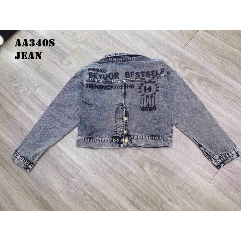 áo jeans lửng phối cài nút lưng thêu chữ 310521