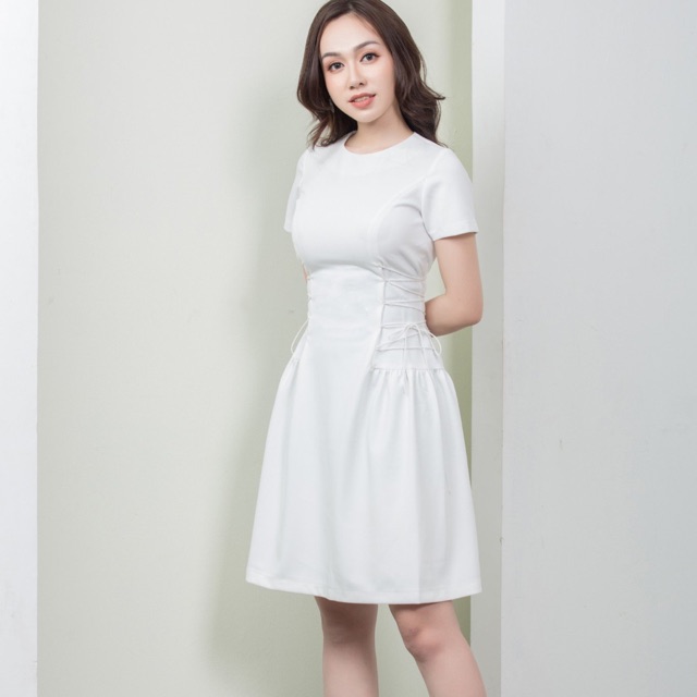Váy thiết kế đầm xoè trắng