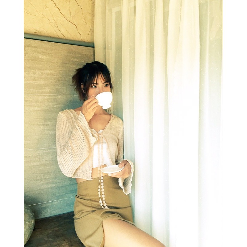 [Mã FAGREEN1505 giảm tới 30K đơn 99K] Áo cardigan ren croptop màu be | BigBuy360 - bigbuy360.vn