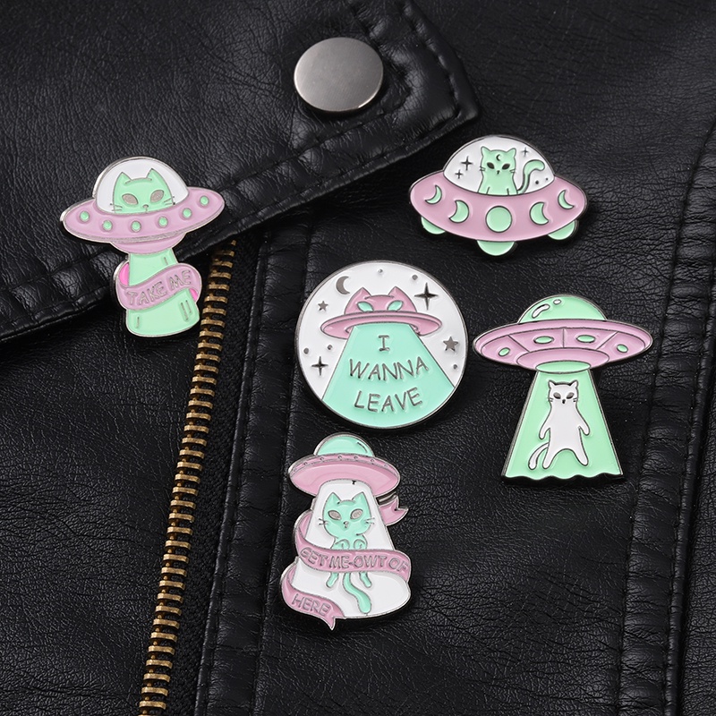 QIHEJEWELRYFunny Spaceship Cat Lapel Pin Gifts for Friends Clothing Accessories