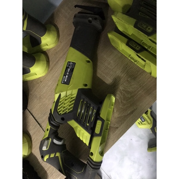Cưa kiếm 18v Ryobi RRS1810