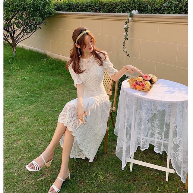 | Đầm midi trắng ren đuôi cá