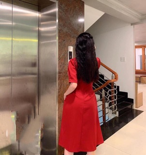 Đầm đỏ xoè tay phồng xếp eo