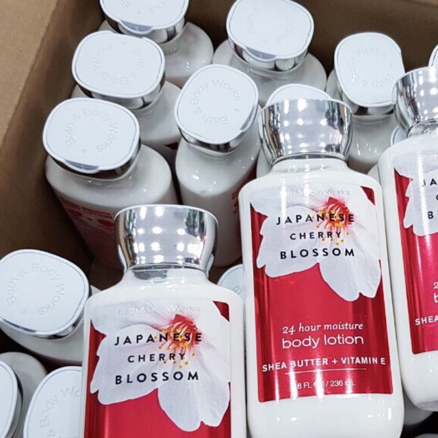 Dưỡng thể bath&body works hương hoa anh đào cực thơm 236ml